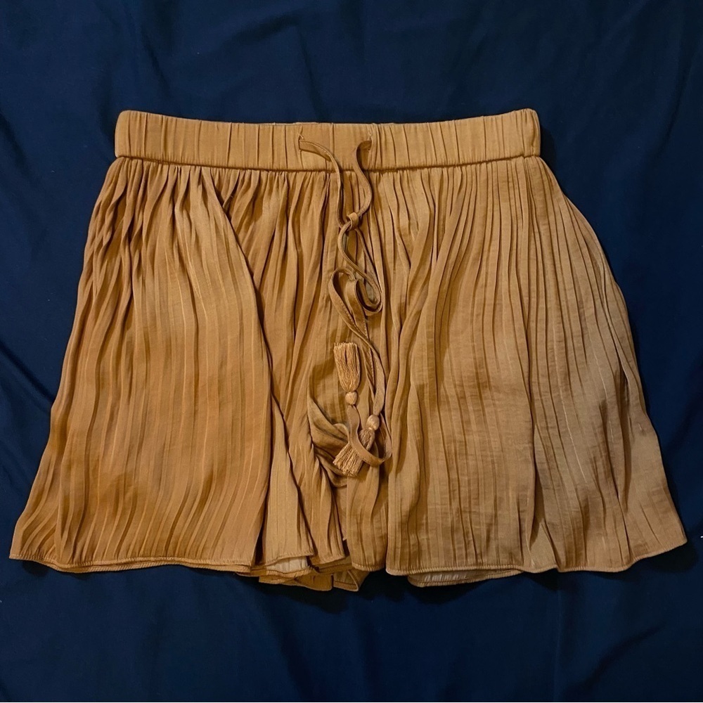 Zara Women's Pleat Short Stain Gold Color (see measurements for size) - Picture 11 of 12